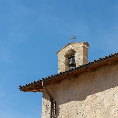 Palazzo Pirro Dimora Storica Bed & Breakfast Acciano Exterior photo