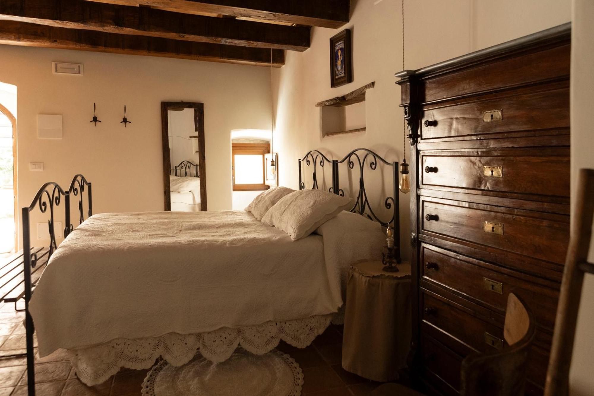 Palazzo Pirro Dimora Storica Bed & Breakfast Acciano Exterior photo